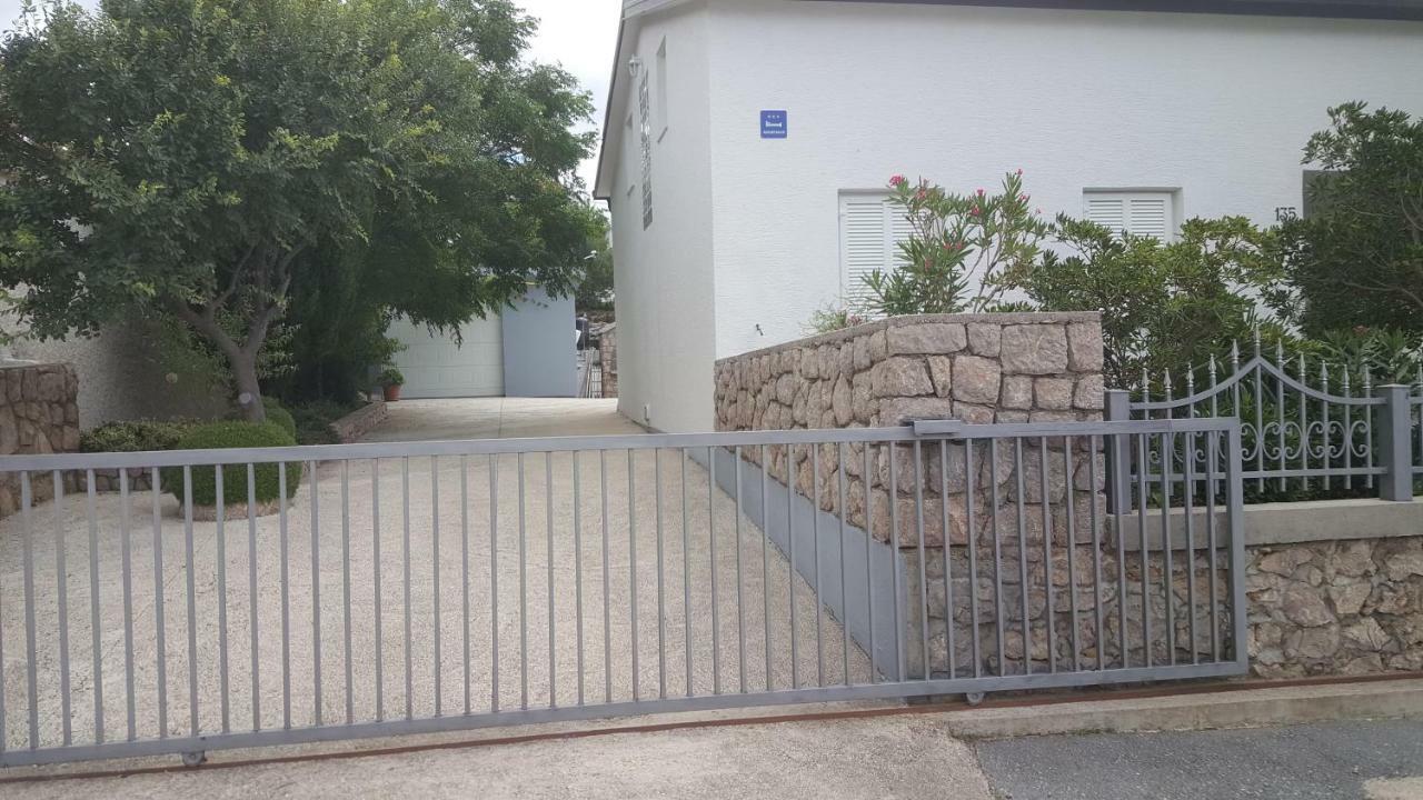 Apartman Zahira Karlobag Exterior foto