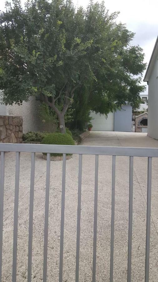 Apartman Zahira Karlobag Exterior foto